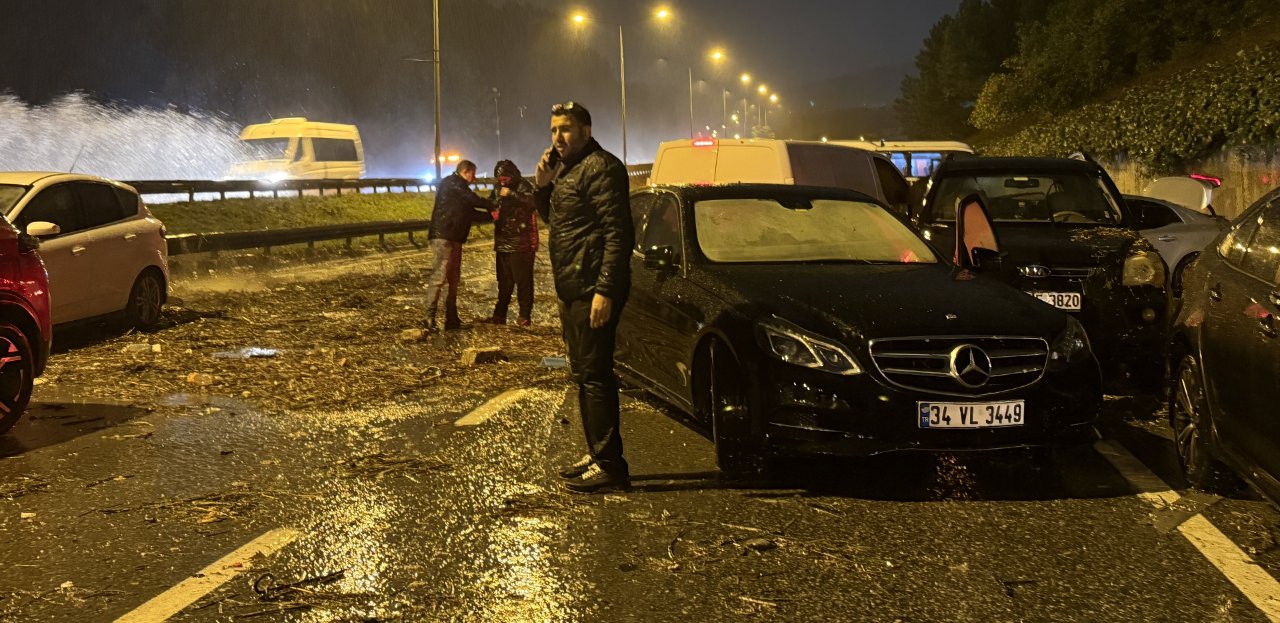İstanbul ve Marmara’da zor gece! Araçlar sürüklendi, mahsur kalanlar kamyonlarla kurtarıldı