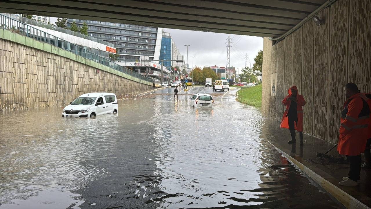 İstanbul'da okullar cuma günü de tatil! 5 ilde daha eğitime ara verildi