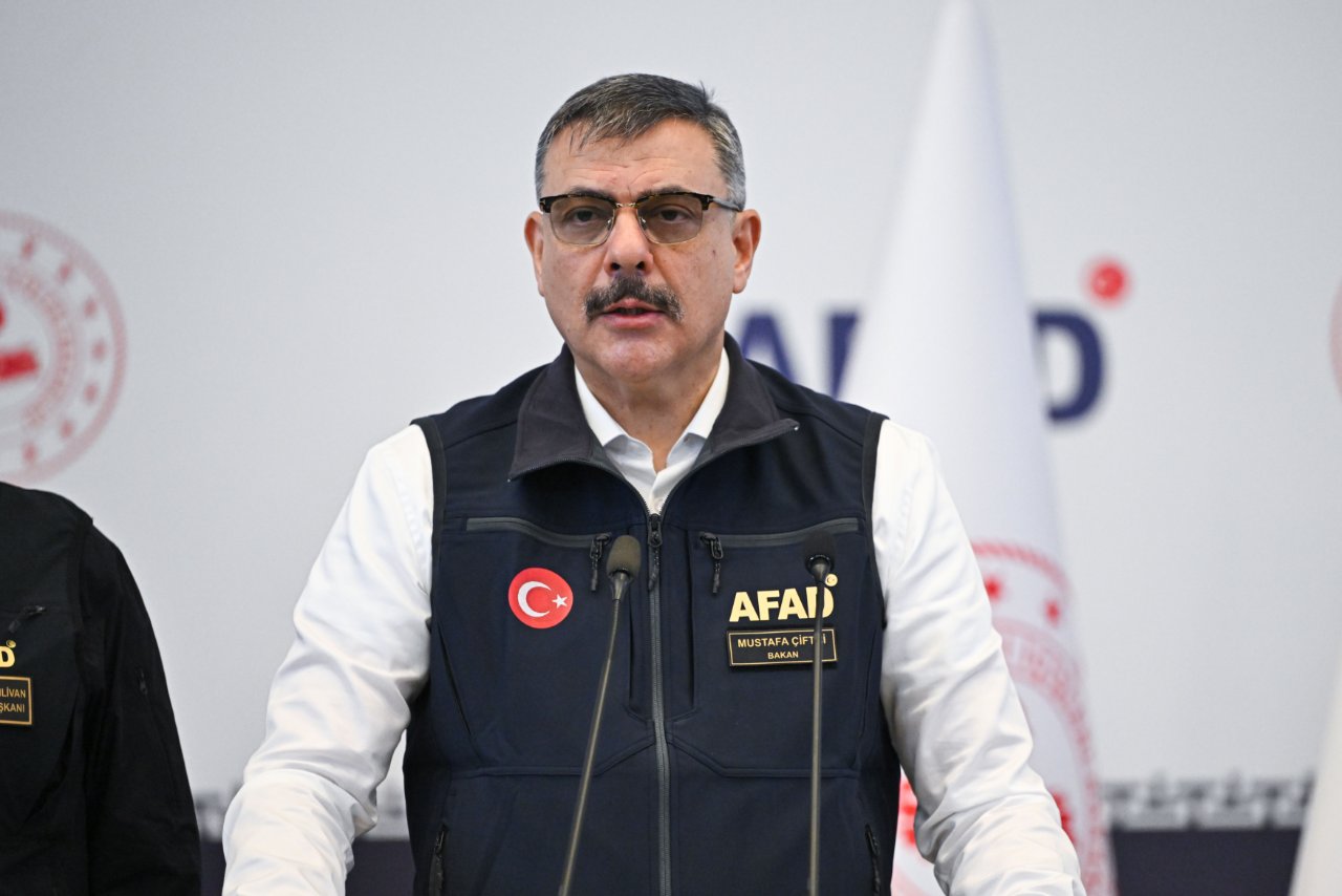 İstanbulda okullar cuma günü de tatil! 5 ilde daha eğitime ara verildi