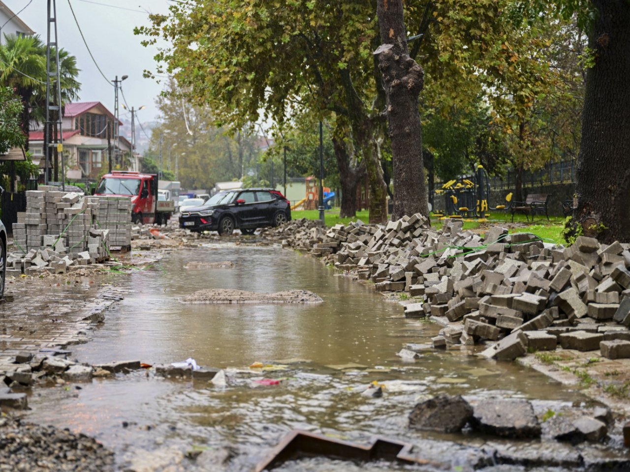 İstanbul'daki rekor yağışın nedenini açıkladı: 3 faktör birleşti!