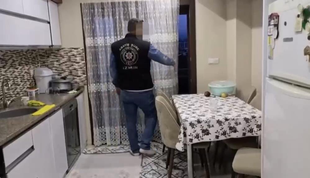 İzmir'de dev operasyon! 74 adrese baskın düzenlendi, 164 kişi yakalandı