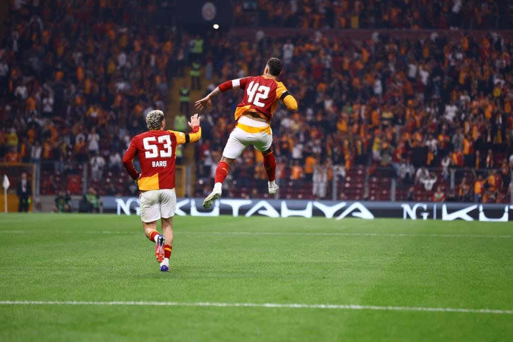 Abdlkerim Bardakcı, bu sezon 7 maçta 2 gol kaydetti.
