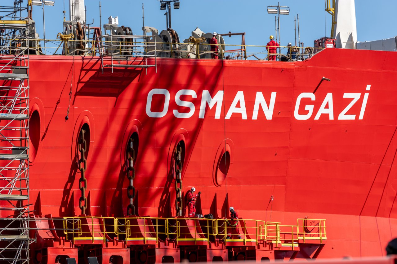 Mavi Vatan'ın ilk fabrikası: Türkiye’nin ilk yüzer üretim platformu Osman Gazi görev yerine uğurlanıyor