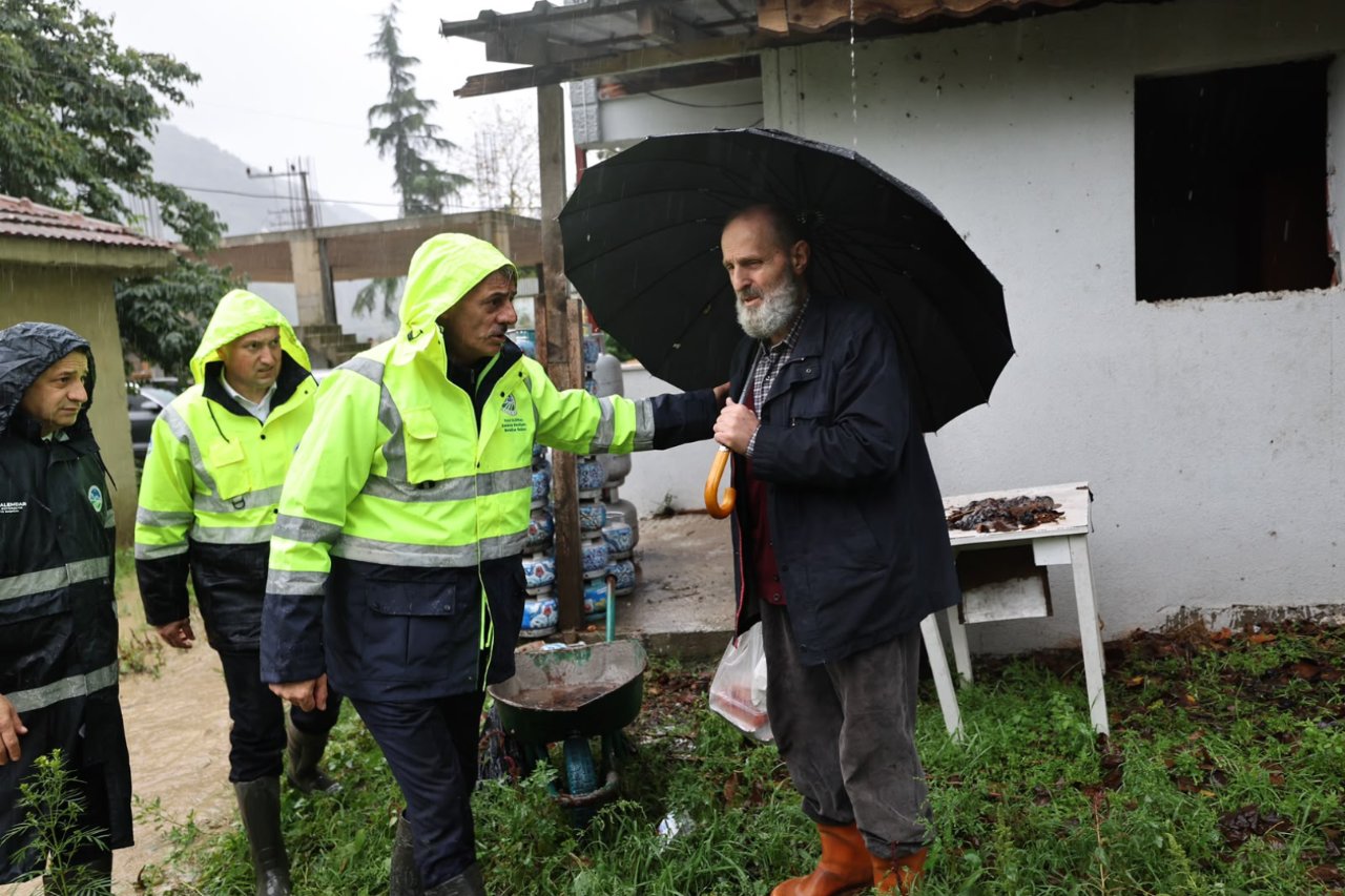 Sağanak, İstanbul'dan sonra rotayı o illere çevirdi: Bir ev yıkıldı, camilerden anonslar yapıldı