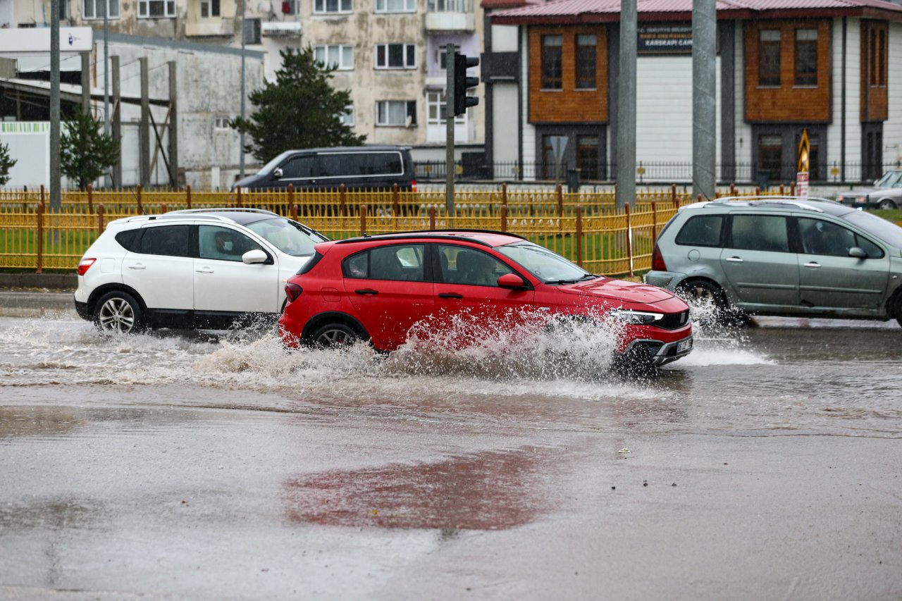 Selde zarar gören araçlar için kritik uyarı: Kasko neyi karşılıyor, kaskosu olmayanlar ne yapabilir?