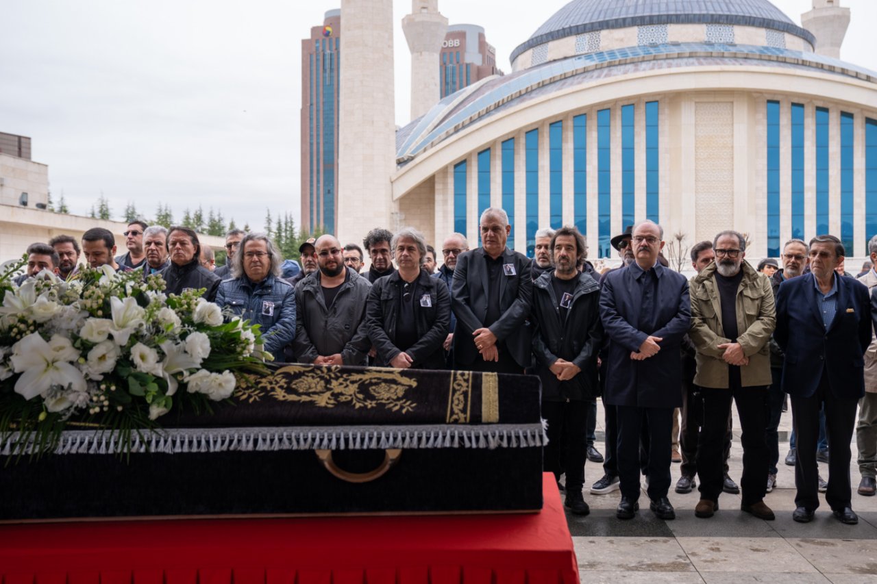 Alpay’ın cenazesinde vasiyet krizi! 34 yıllık hayat arkadaşı törene katılmadı