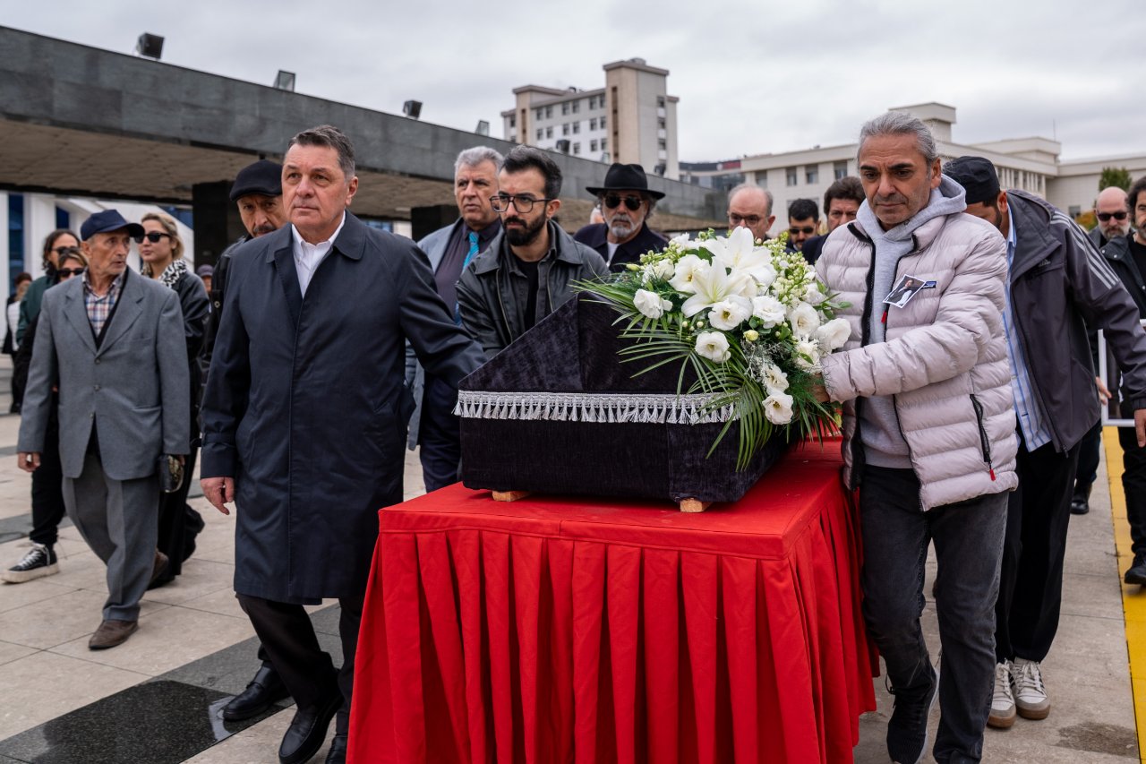 Alpay’ın cenazesinde vasiyet krizi! 34 yıllık hayat arkadaşı törene katılmadı