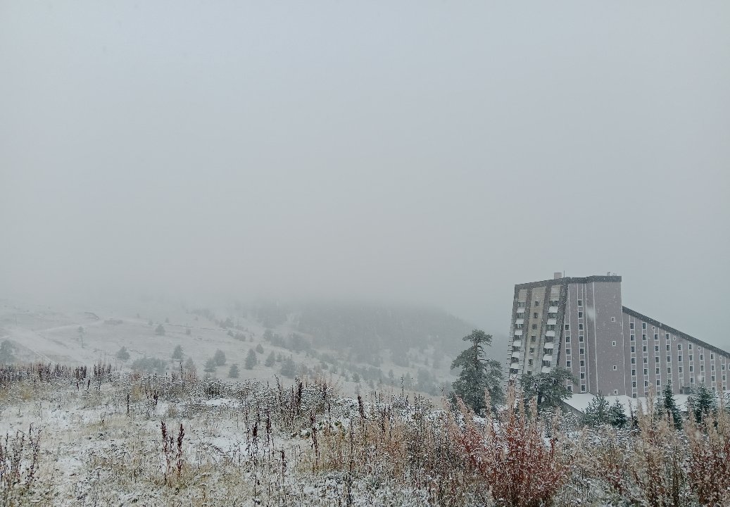 Bolu'da kar yağışı başladı! Kartalkaya beyaza büründü