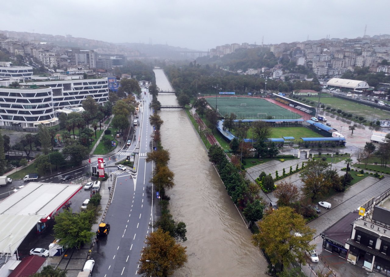 Etkisi gün boyu sürecek! AKOM yarın için İstanbul’da 5 ilçeyi uyardı