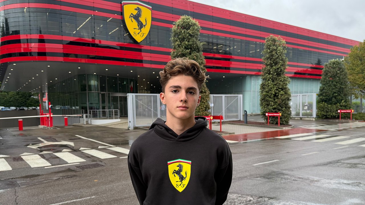 Ferrari'de Türk pilot: Bakan Bak’tan genç sporcu Aksoy'a tebrik mesajı