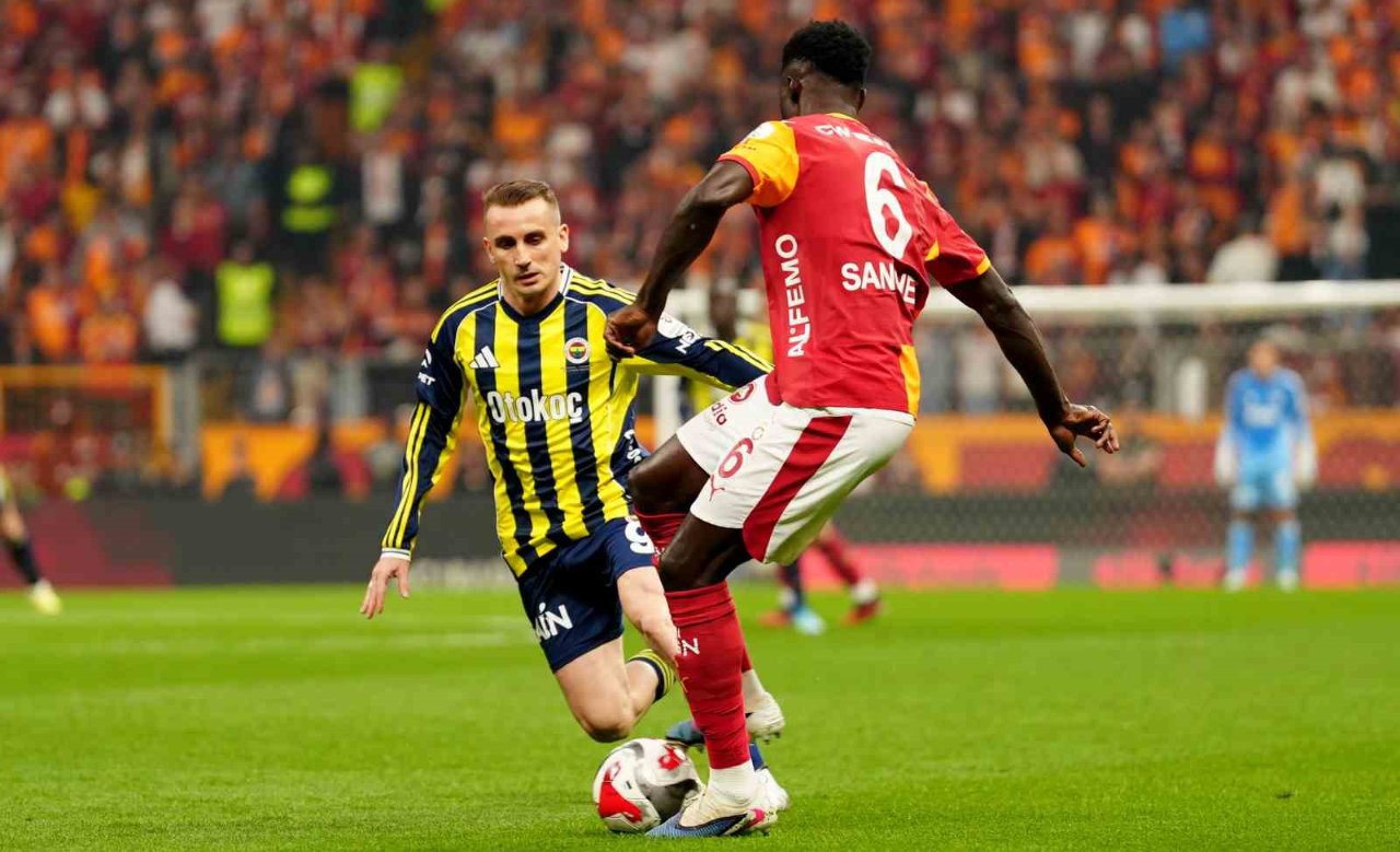 Süper Lig'de Galatasaray (16 puan) lider, Fenerbahçe (13 puan) ise 4'üncü sırada yer alıyor.