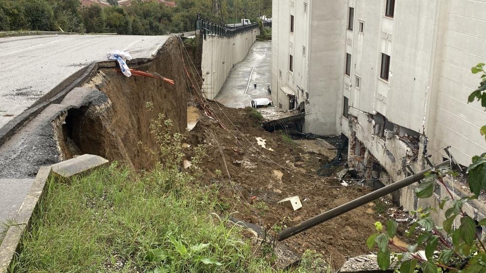 İstinat duvarı çöken binanın sakinleri: Deprem zannettik