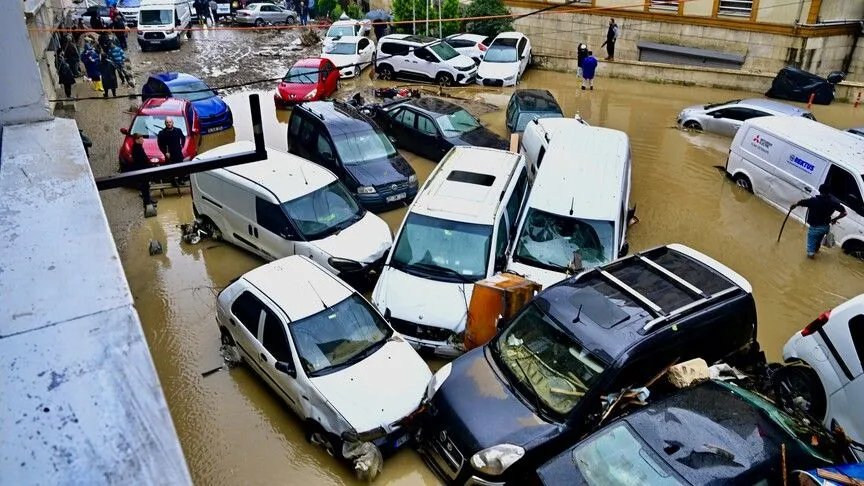 Kayıp 4 vatandaş aranıyor! İstanbul'daki sel felaketinde son durum netleşti