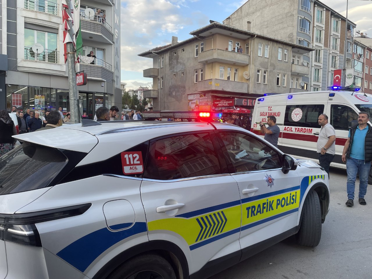 Otomobil çarptı, yoğun bakımda! Annesine çarpan sürücünün serbest kalmasına ağlayarak tepki gösterdi