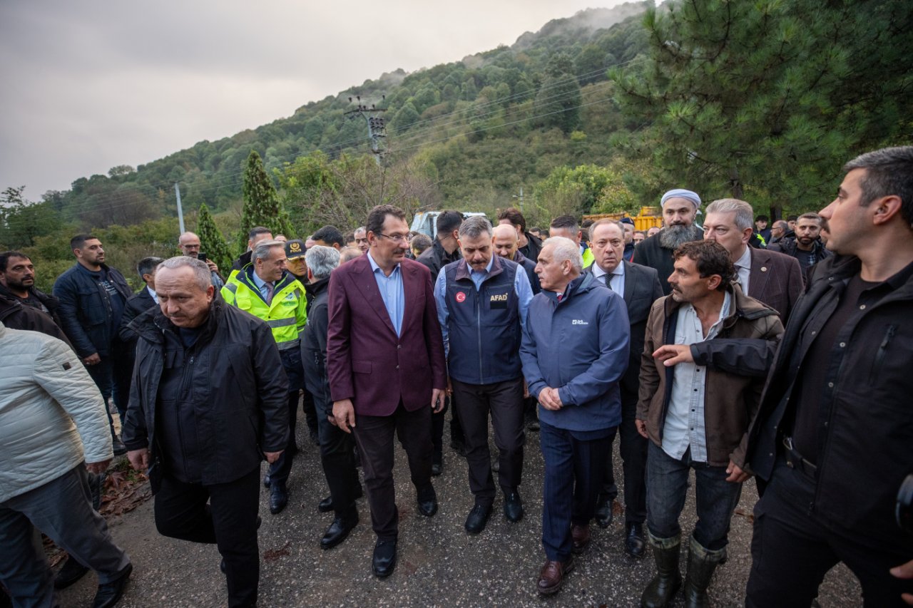 Sakarya sele teslim oldu! Bakan Çiftçi afetzedeleri ziyaret etti