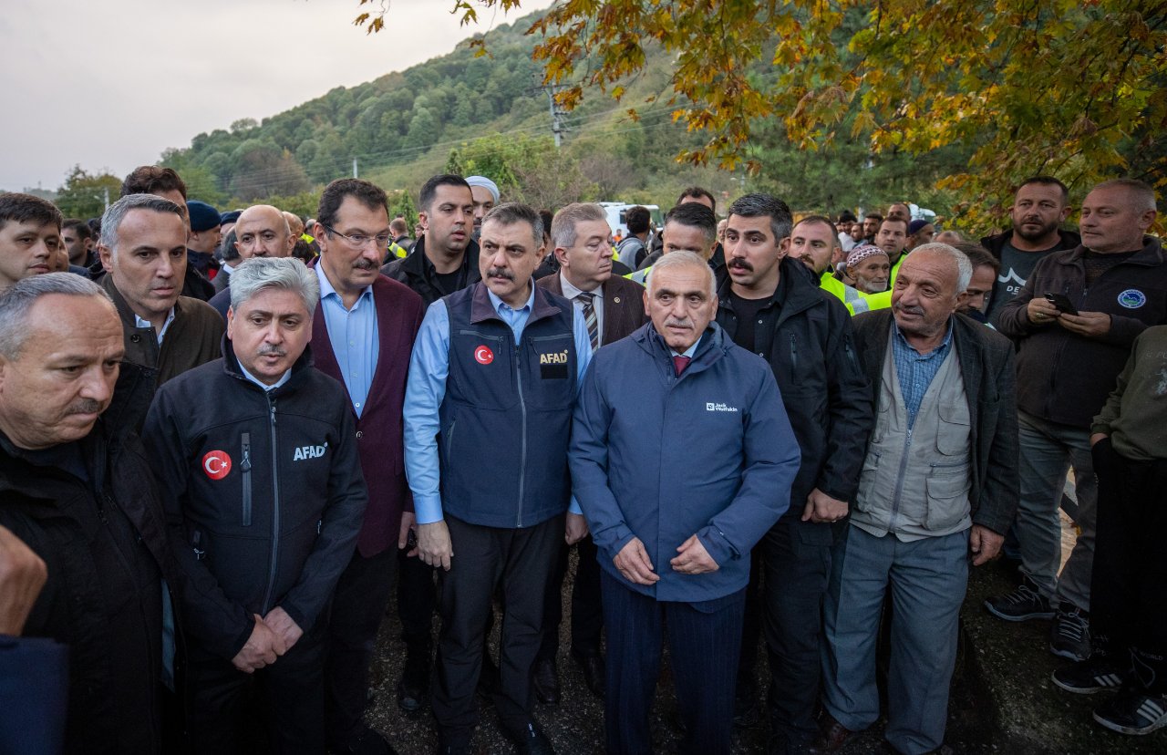 Sakarya sele teslim oldu! Bakan Çiftçi afetzedeleri ziyaret etti