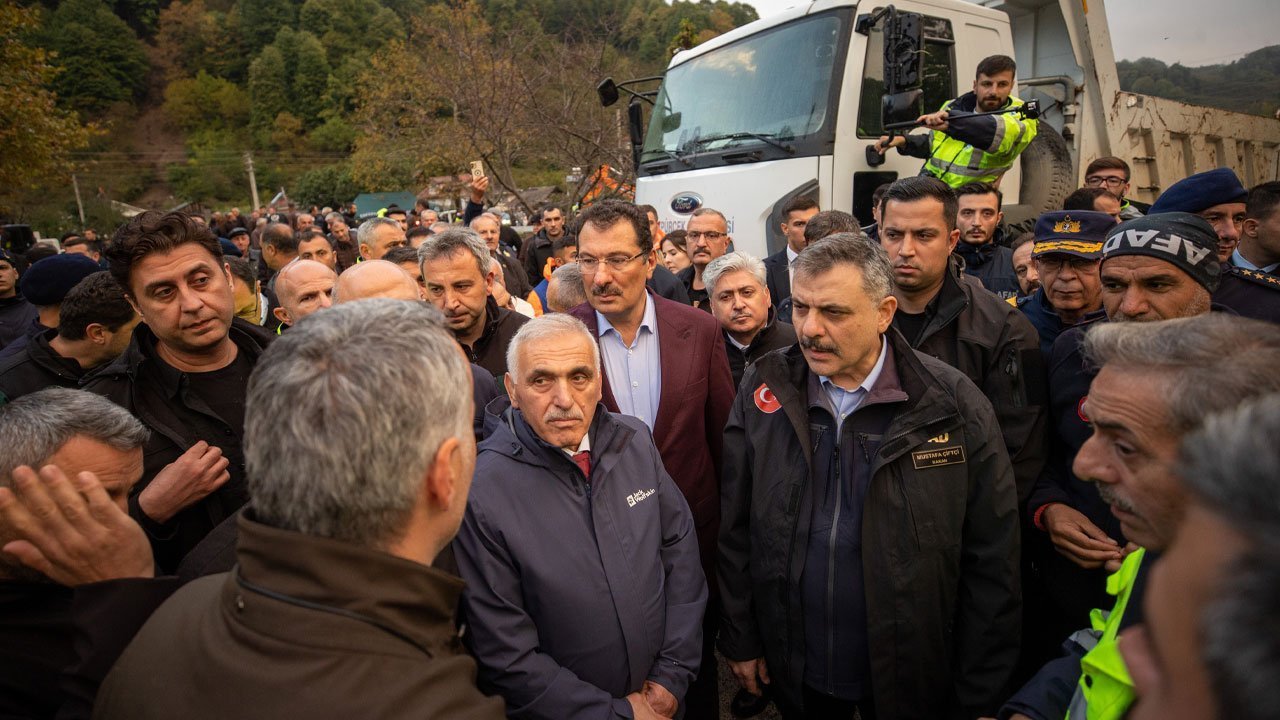 Bakan Çiftçi afetzedeleri ziyaret etti