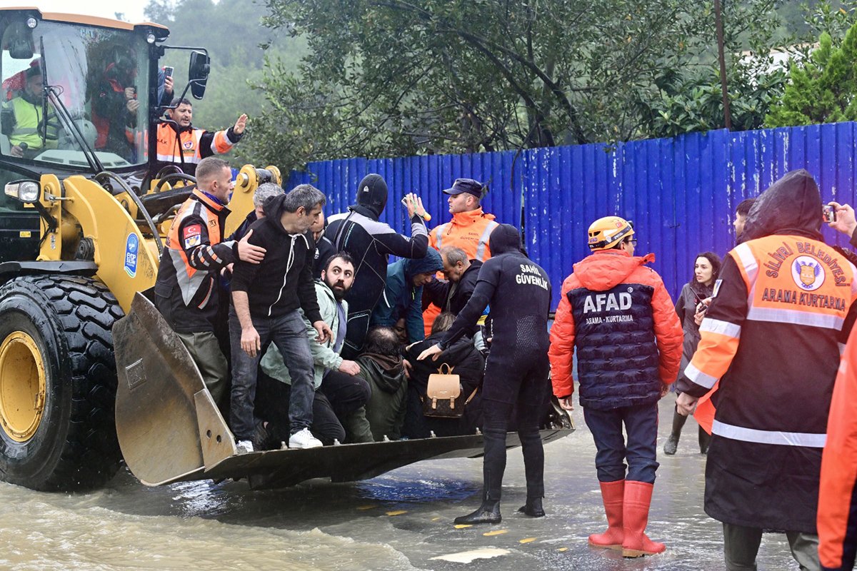 Yine derelerde boğulduk! Yetersiz alt yapı İstanbul'u çökertti