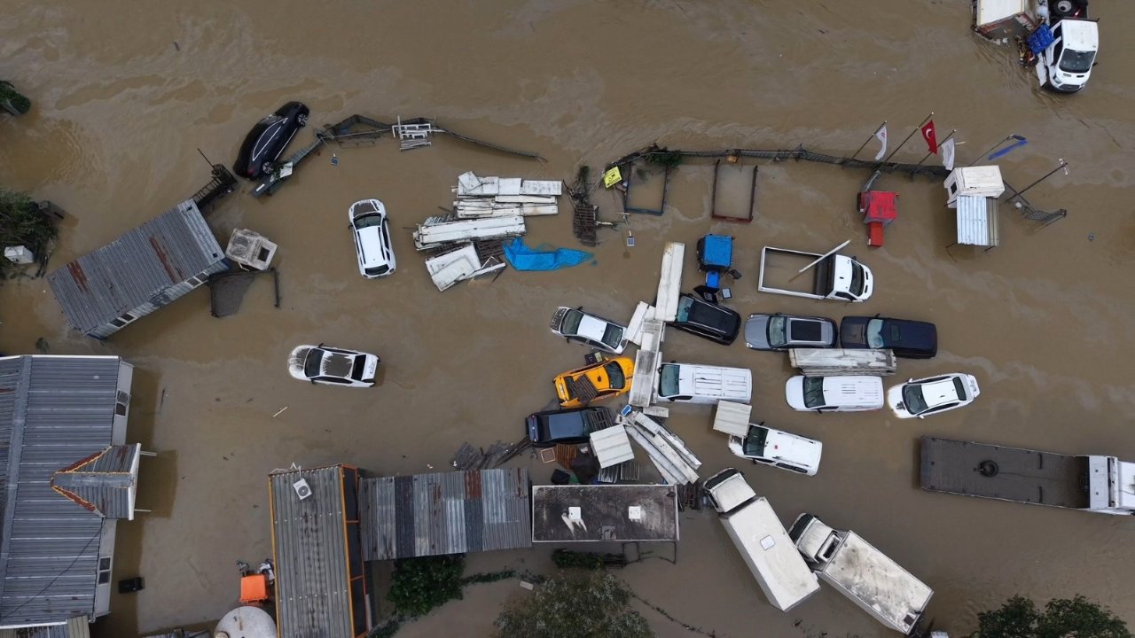 Yine derelerde boğulduk! Yetersiz alt yapı İstanbul'u çökertti