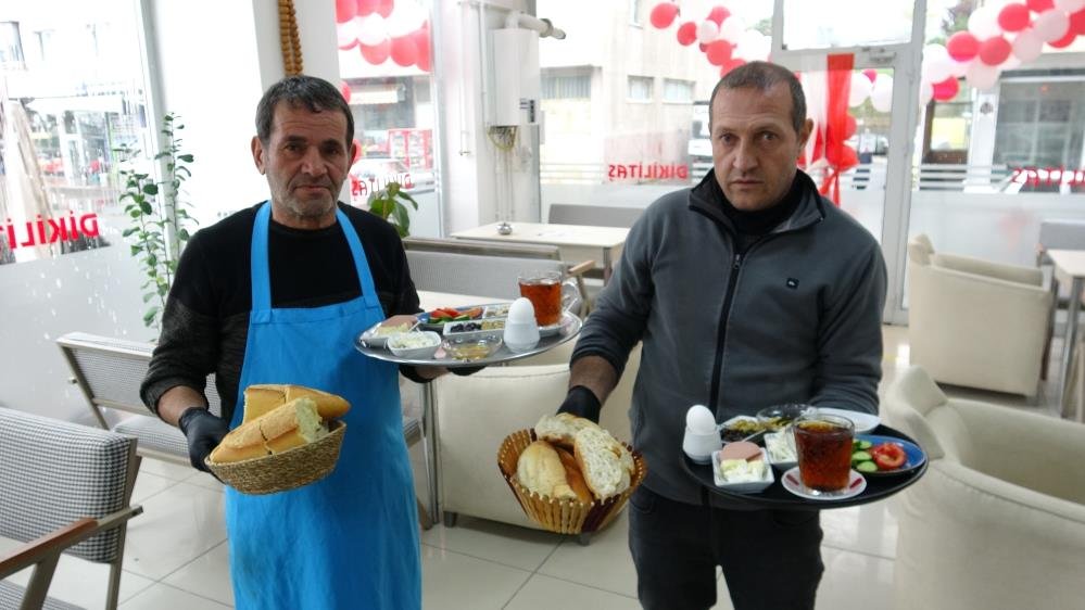 150 TL'ye serpme kahvaltı! Müşterilere yetişemiyor, sosyal medyada gören akın ediyor