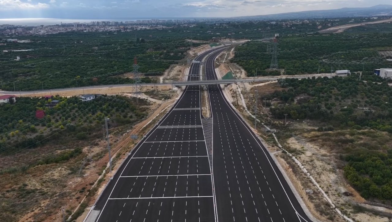 2,5 saatlik yol 18 dakikaya düşüyor! Çeşmeli-Kızkalesi Otoyolu trafiğe açılıyor