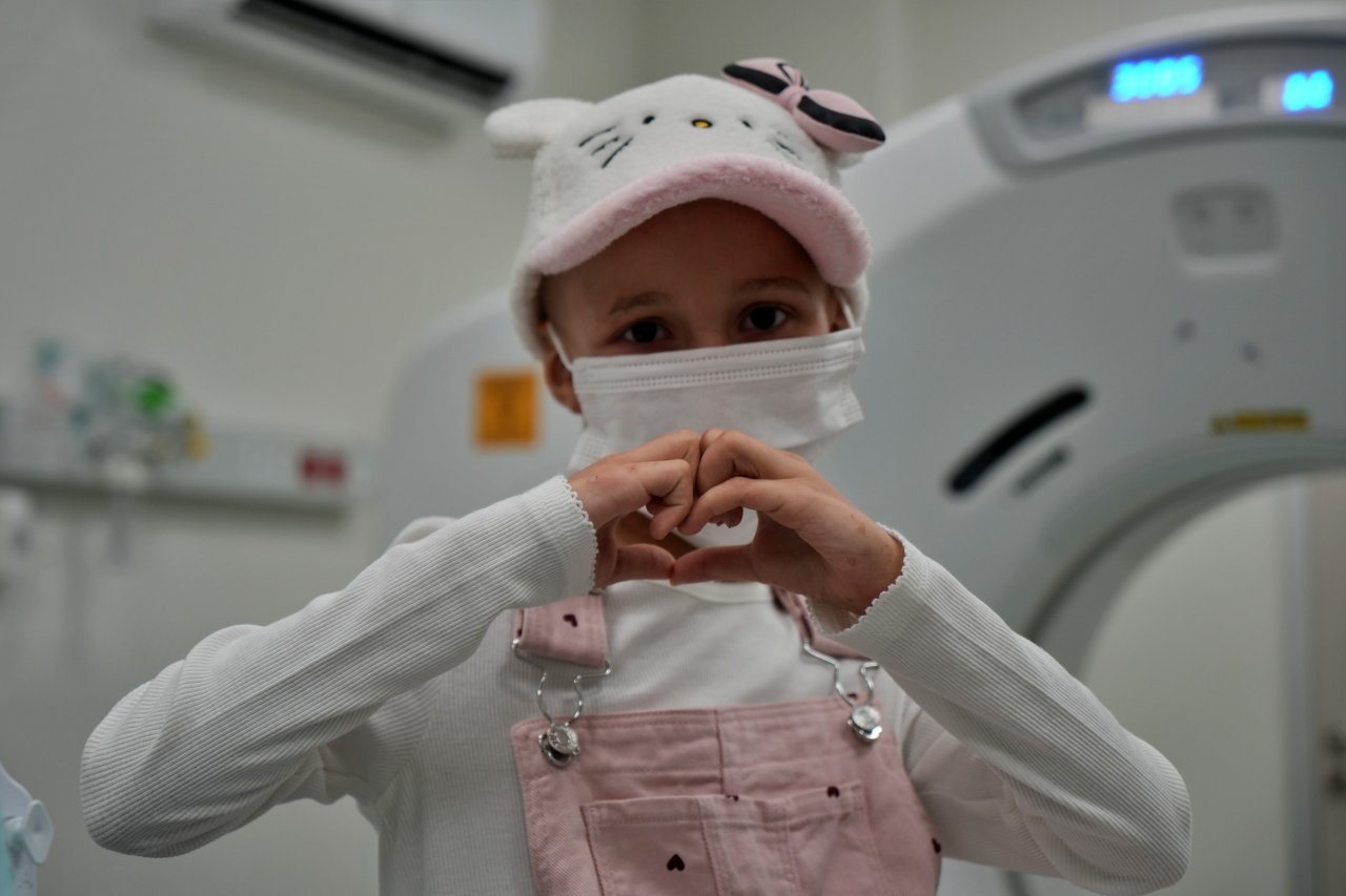 Antibiyotiğe rağmen geçmeyince soluğu hastanede aldılar! Boynundaki şişlik o hastalığın habercisiymiş