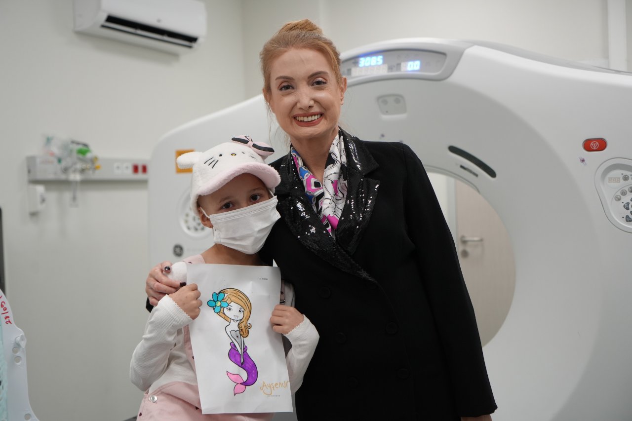 Antibiyotiğe rağmen geçmeyince soluğu hastanede aldılar! Boynundaki şişlik o hastalığın habercisiymiş