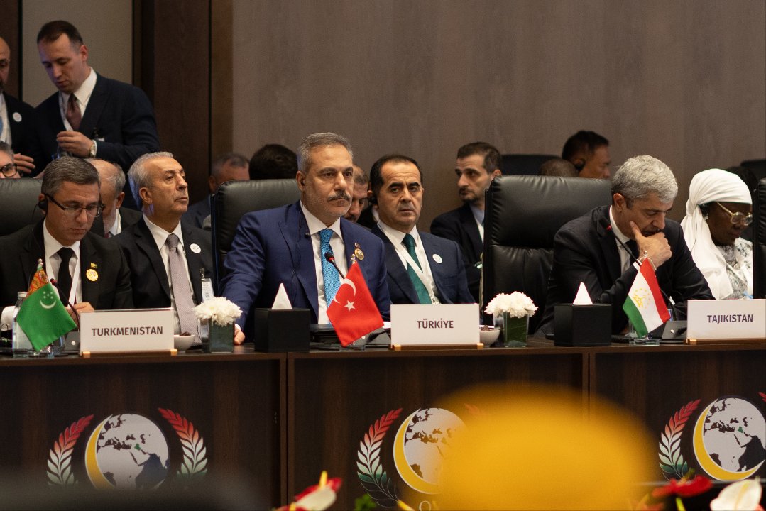 Hakan Fidan'dan Bağdat’ta kritik temaslar! İİT'de dönem başkanlığı Irak'a devredildi