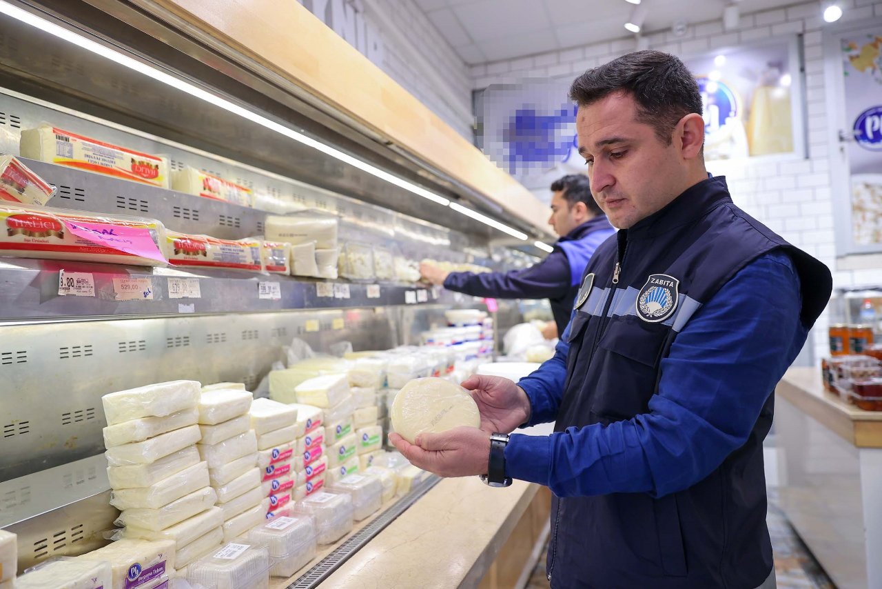 Hepsini vatandaşa yedireceklerdi! Tarihi geçmiş 100 kilo ürün ele geçirildi