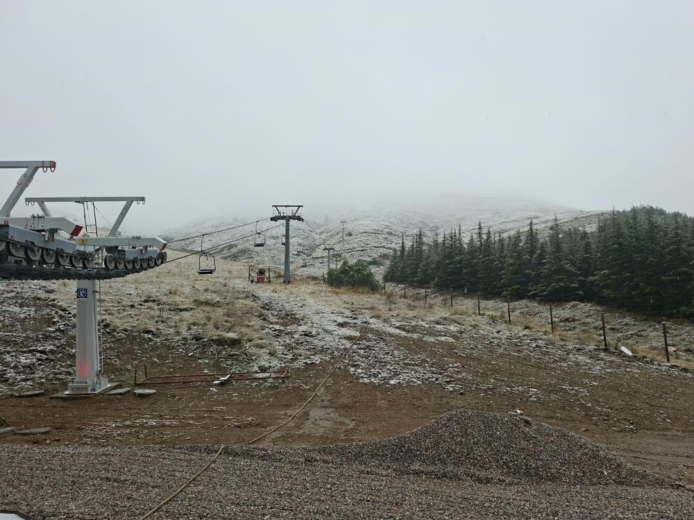 Her yer beyaza büründü! Haberler peş peşe geldi, 10 santim kar var