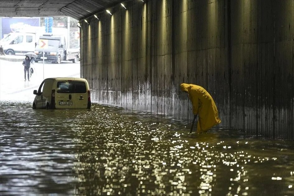 İstanbul, Karadeniz'i geride bıraktı! Yıllık yağışın 3'te 1'i tek günde düştü