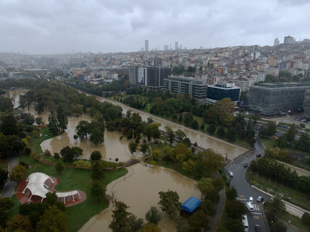 İstanbula turuncu kodlu uyarı! Meteoroloji saat verdi: 8 ilçeye dikkat