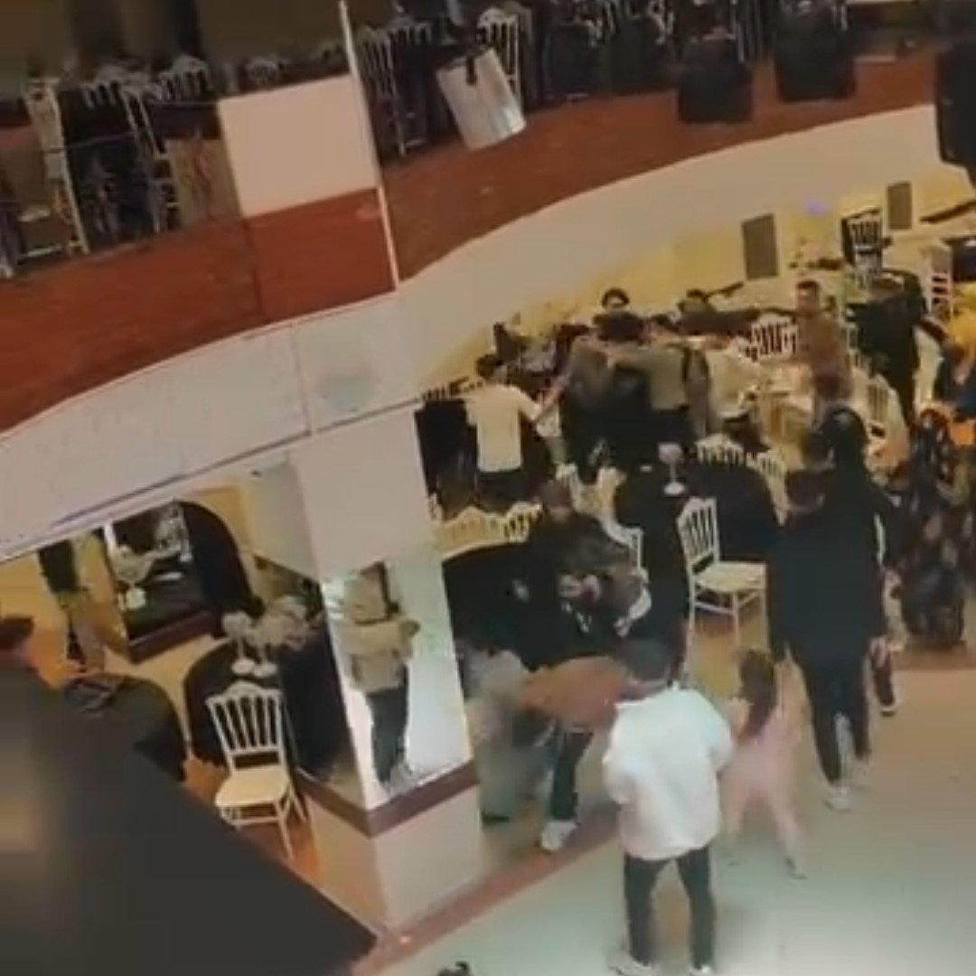 Takı kavgası düğün salonunu savaş alanına çevirdi! Sandalye ve yumruklar havada uçuştu