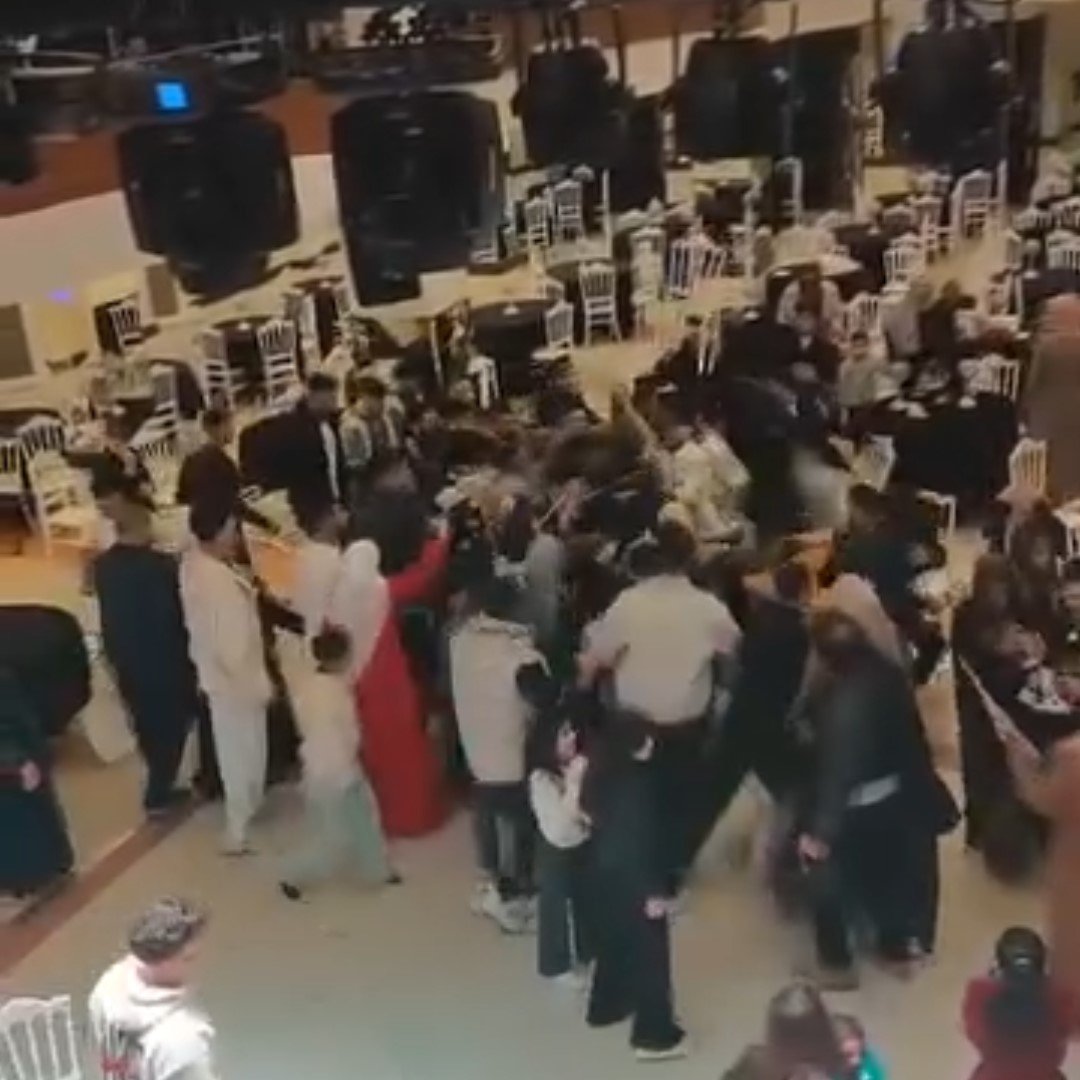 Takı kavgası düğün salonunu savaş alanına çevirdi! Sandalye ve yumruklar havada uçuştu