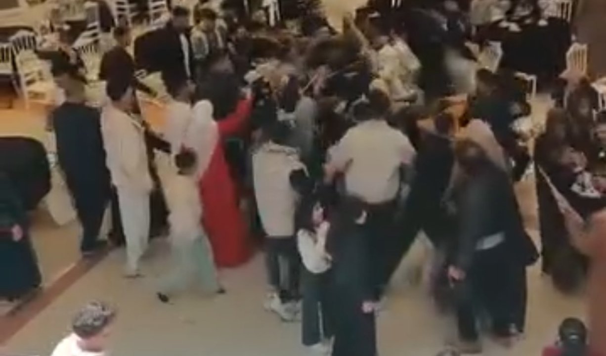 Takı tartışması meydan kavgasına dönüştü! Bolu'da sandalyeler havada uçuştu