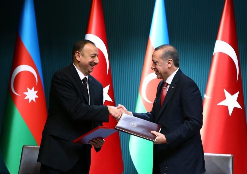 Cumhurbaşkanı Erdoğan ve Cumhurbaşkanı Aliyev'in ortak işbirliği anlaşmalarından bir kare