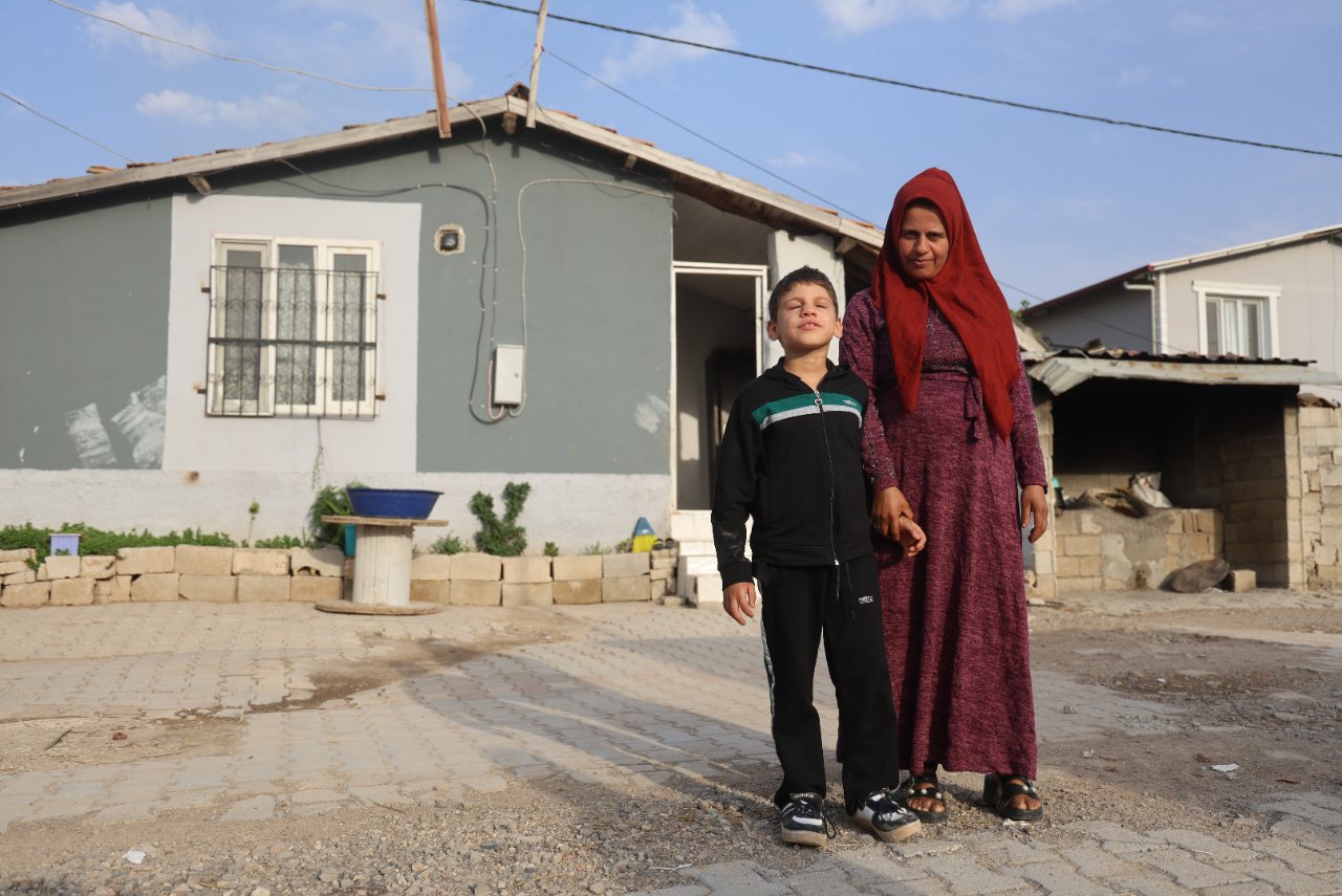 8 yıl dünyayı bulanık gördü, şimdi bir umudu var! Küçük Ömer ameliyat oldu: En çok annemi görmek istiyorum