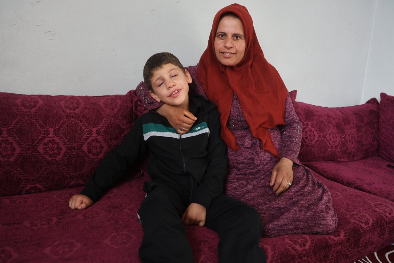 8 yıl dünyayı bulanık gördü, şimdi bir umudu var! Küçük Ömer ameliyat oldu: En çok annemi görmek istiyorum