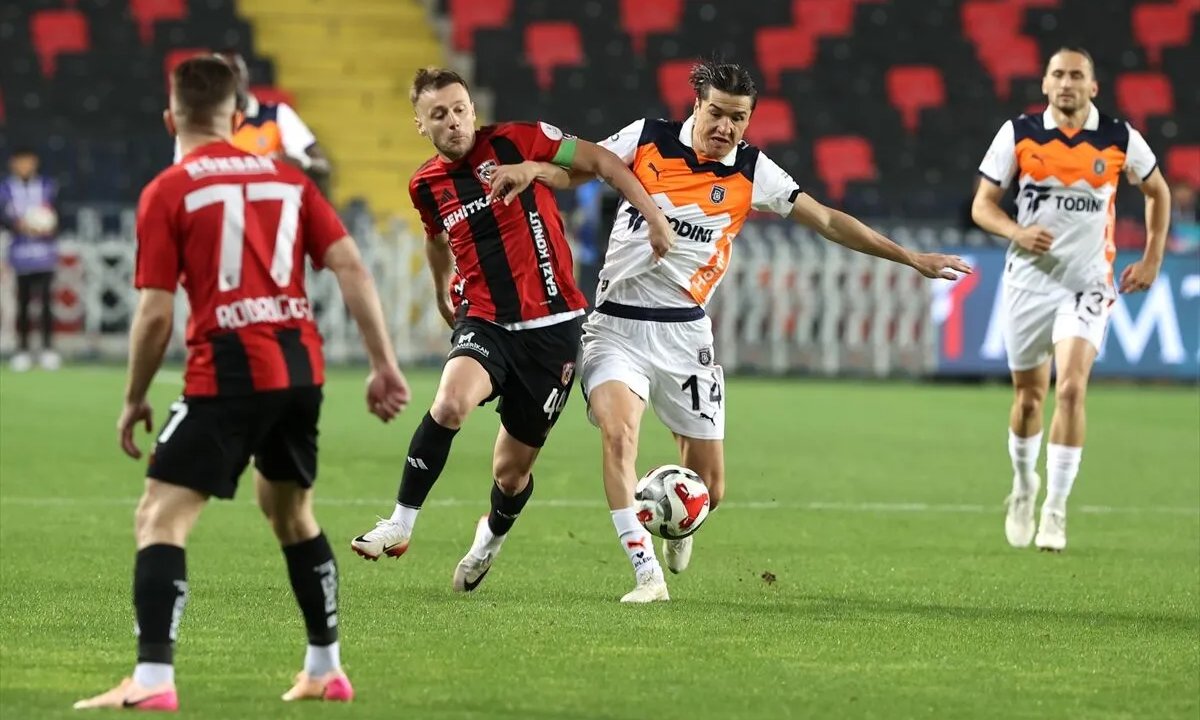 Başakşehir-Gaziantep FK maçı hangi kanalda, saat kaçta? Muhtemel 11 maç kadrosu