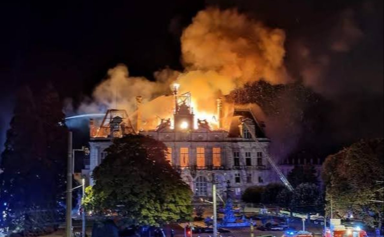 Fransa'da son durum: Paris'te olaylar durulmuyor! Yüzlerce gözaltı, belediye binası ateşe verildi
