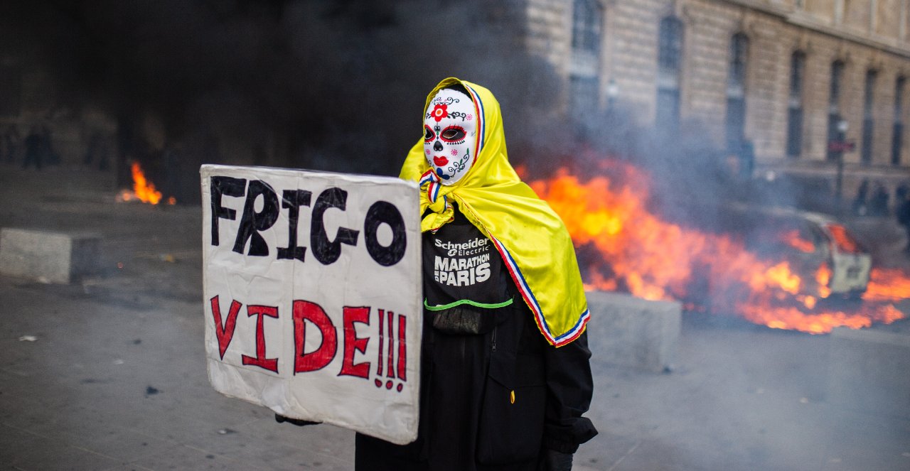 Fransa'da son durum: Paris'te olaylar durulmuyor! Yüzlerce gözaltı, belediye binası ateşe verildi