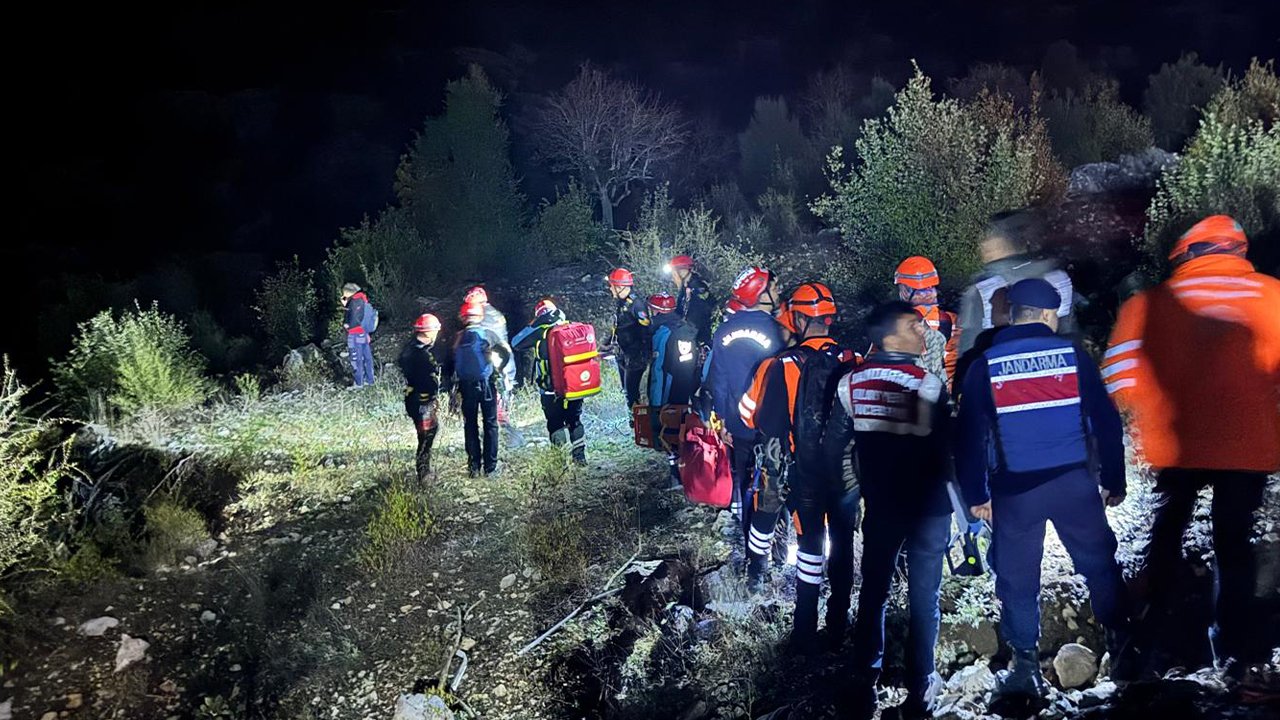 Isparta’da 14 İHH gönüllüsü kanyonda mahsur kaldı! Bir kişinin cansız bedeni bulundu