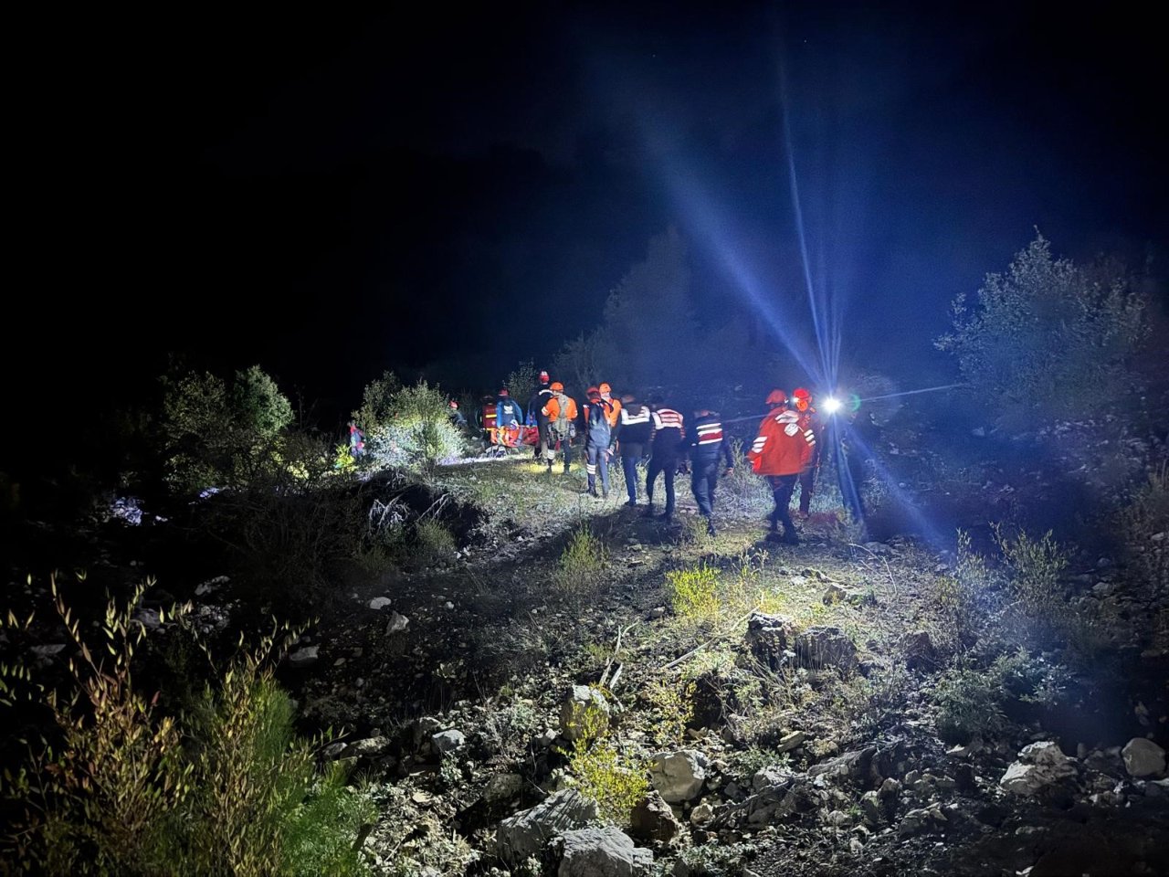 Isparta’da 14 İHH gönüllüsü kanyonda mahsur kaldı! Bir kişinin cansız bedeni bulundu
