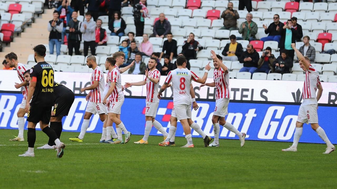 İstanbulspor-Antalyaspor maçı hangi kanalda, canlı yayın nerede izlenir, şifresiz mi? Muhtemel 11