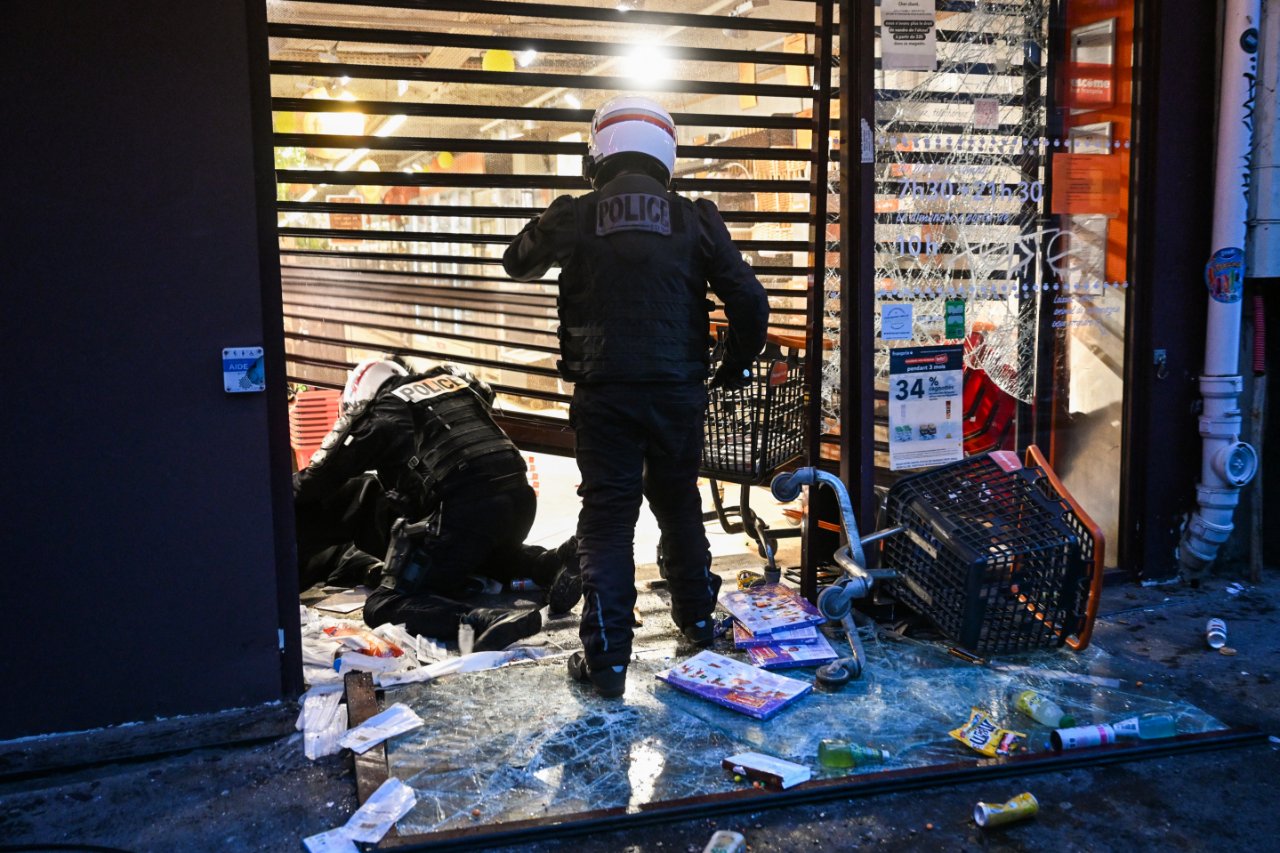 Macron'dan yağmacılara sert mesaj: Bedelini ödeyeceksiniz