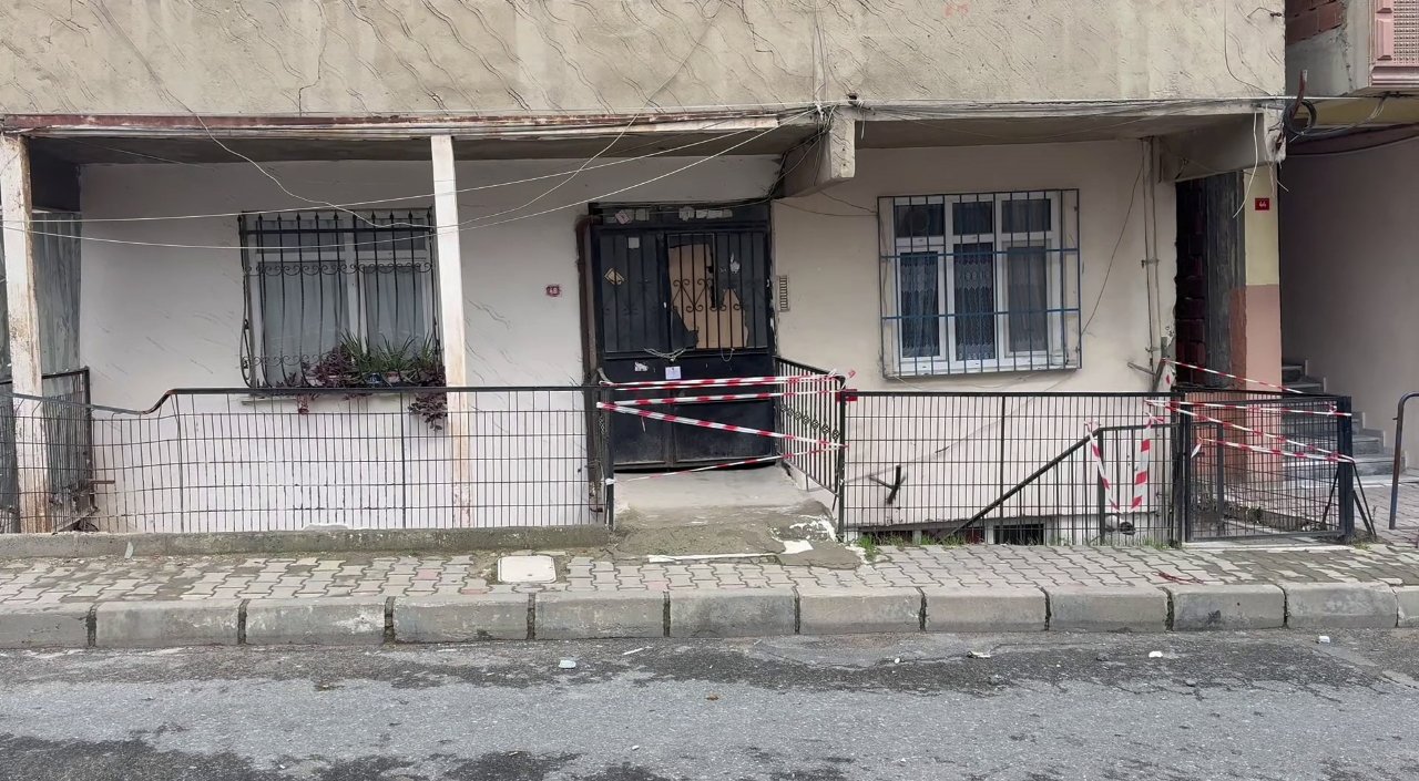 Mühürlenen 14 katlı binada zabıta nöbette! Mahalleli konuştu: Bina zaten eğikti, çatlaklar vardı