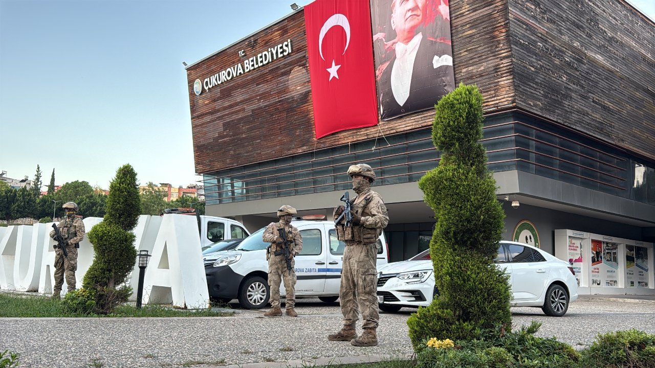 Adana'da Çukurova Belediyesi'ne operasyon! Jandarma binada arama yapıyor