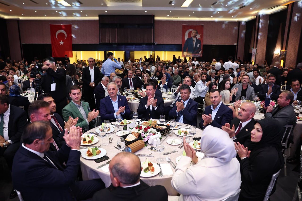AK Parti'ye geçeceği iddia ediliyordu! Ahmet Aras'ın paylaştığı kare dikkat çekti