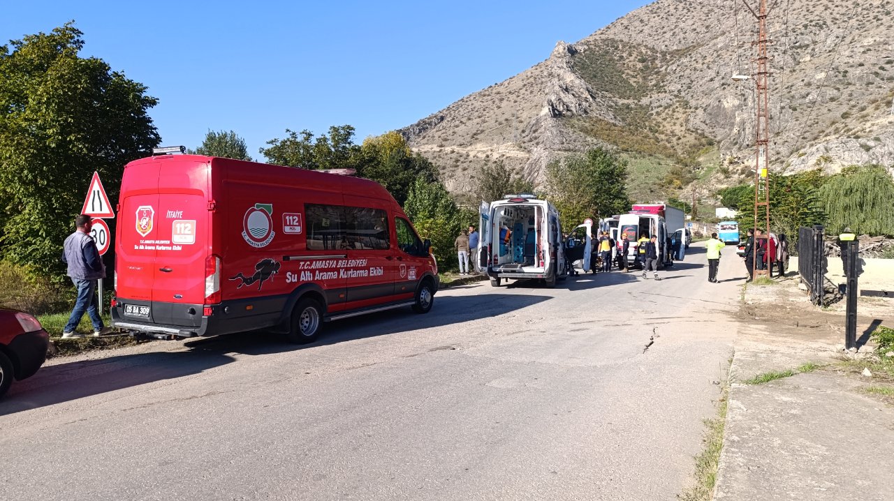 Amasya'da minibüs dere yatağına uçtu: Yaralılar var