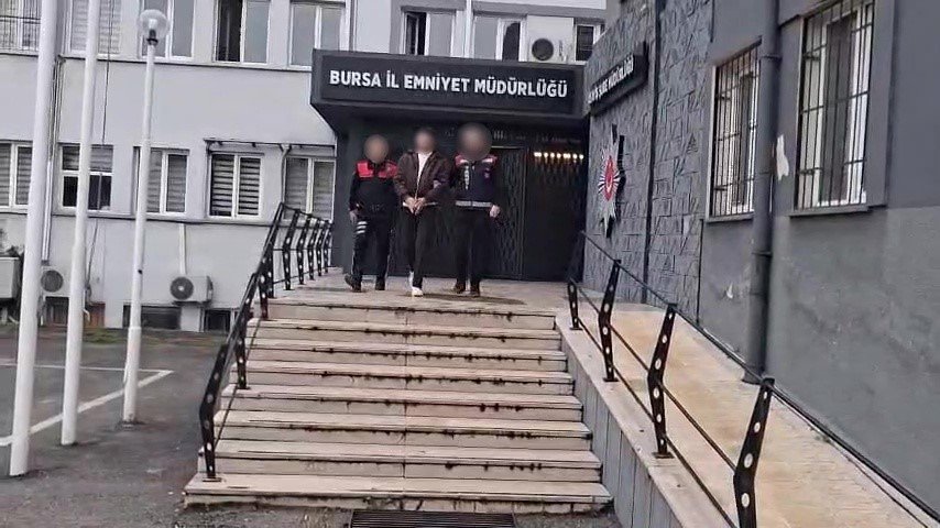 "Anket yapıyoruz" diyerek içeri çağırdılar, kabusu yaşattılar! 305 senet ele geçirildi